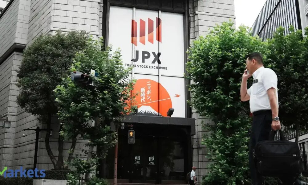 Japan's 10-year bond yield hits 18-year high on fiscal worries