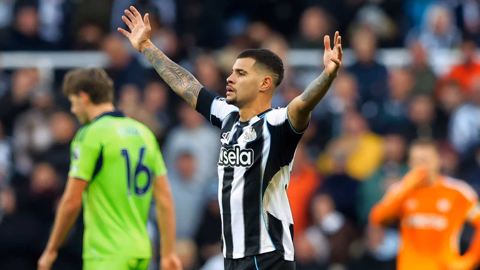 Newcastle have held talks to sign their new Guimaraes