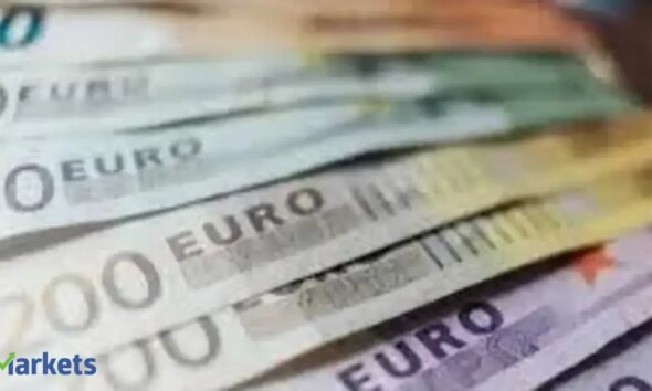 Global borrowing in euros rises nearly 20% in 2025 to record high, Dealogic data shows