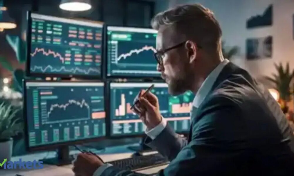 FIIs dump Rs 1.58 lakh cr in 2025, but Rs 3,000 cr year-end buying sparks 2026 reversal hopes. Here’s why