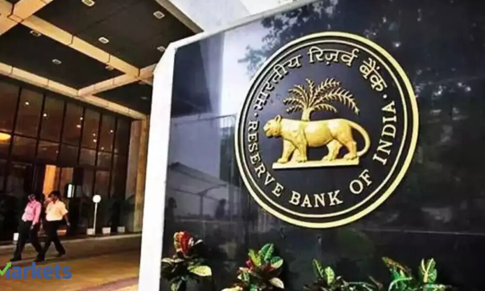RBI net sold $11.88 billion in October to arrest rupee's fall, bulletin shows