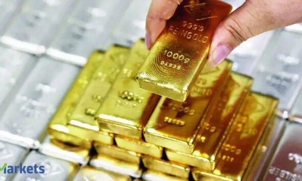 Gold scales fresh peak at Rs 1.36 lakh per 10 gm as global rally intensifies