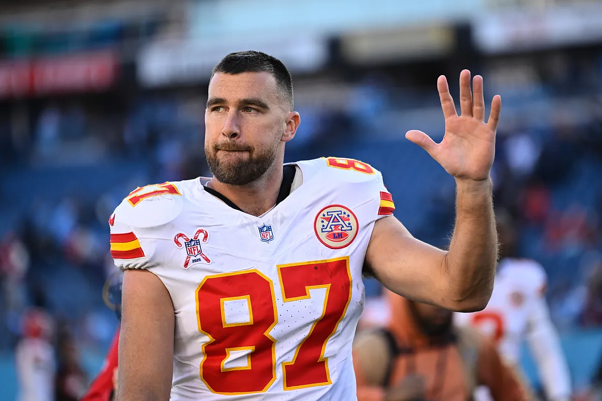 Travis Kelce arrived without Taylor Swift to what could be his last game at Arrowhead
