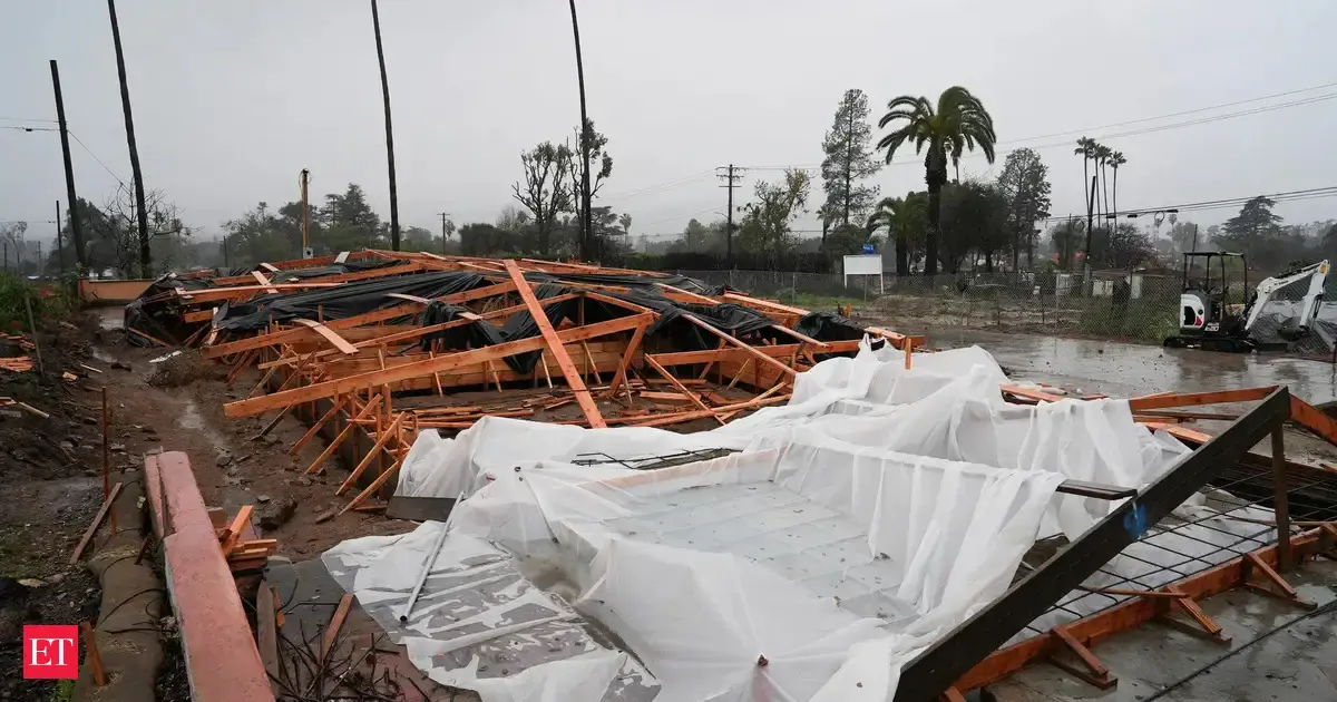Powerful holiday storm lashes southern California, brings flash floods, mudslides