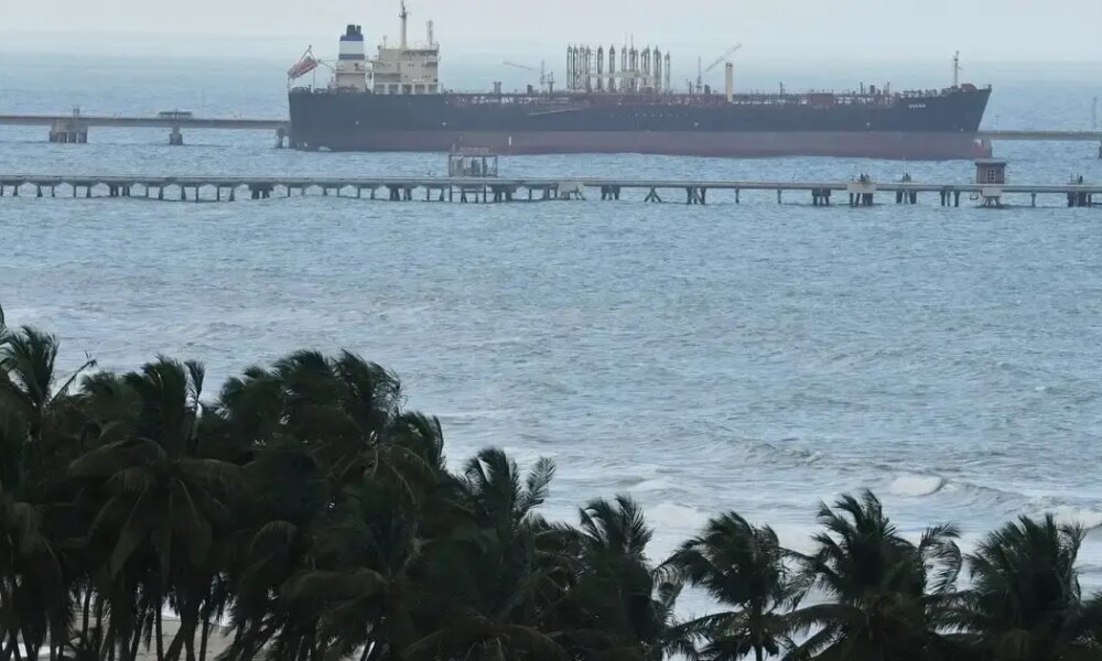 White House orders military to focus on 'quarantine' of Venezuela oil