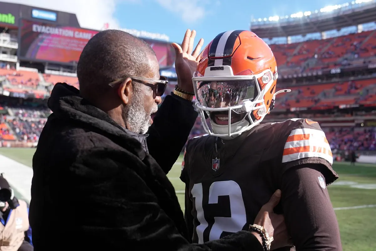 They try to provoke Shedeur Sanders, but the Cleveland Browns quarterback sends a message to the fans