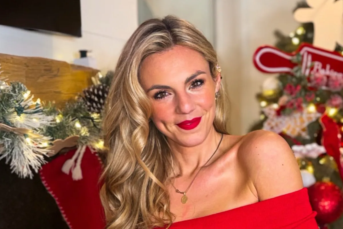 Annie Agar's bold Christmas outfit and hilarious Lions playoff joke goes viral