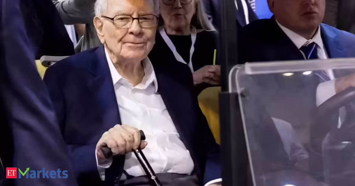 Warren Buffett retires on December 31 and leaves behind a manual for a life in investing