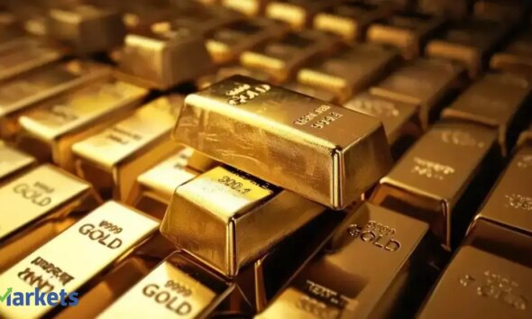 UBS lifts gold outlook, sees prices rising to $5,000/oz in 2026