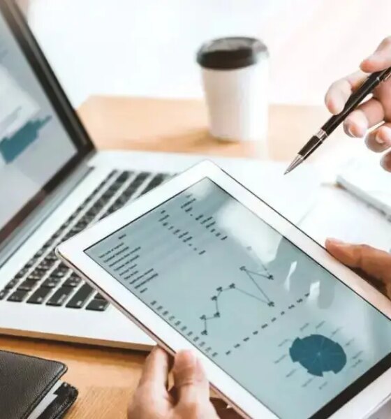 Investing Smarter: Decoding Fundamental vs Technical Market Strategies