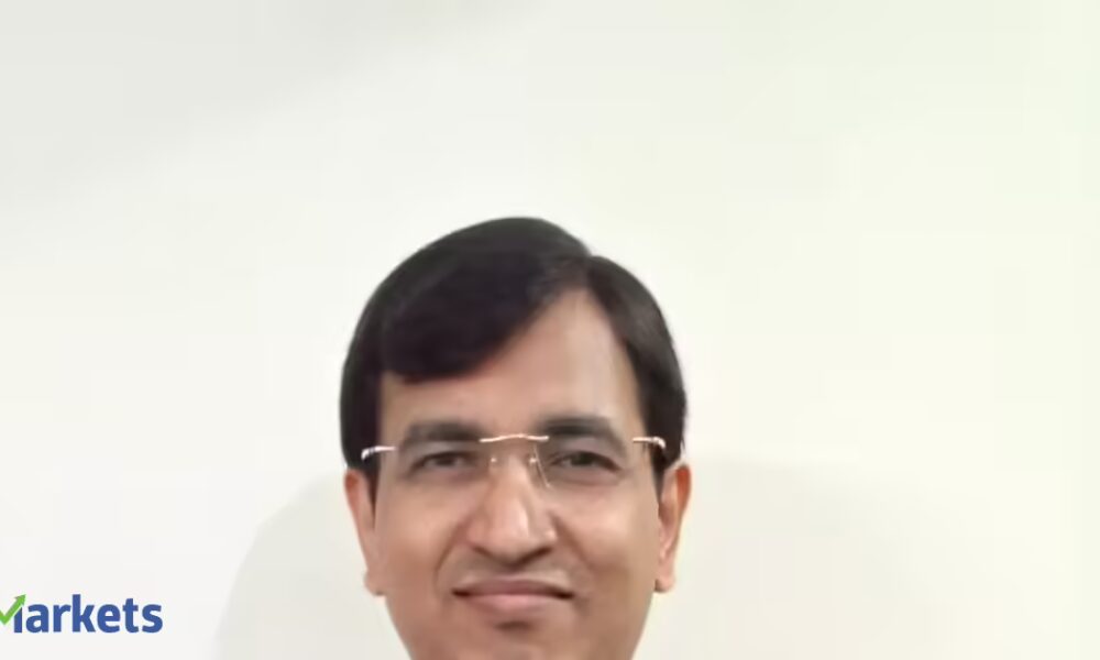 ETMarkets Smart Talk | Midcaps look attractive on PEG basis despite valuation concerns: Avinash Agarwal