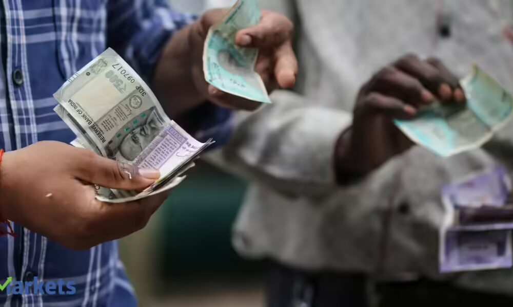 Foreigners dump record Indian bonds as weak rupee erodes returns