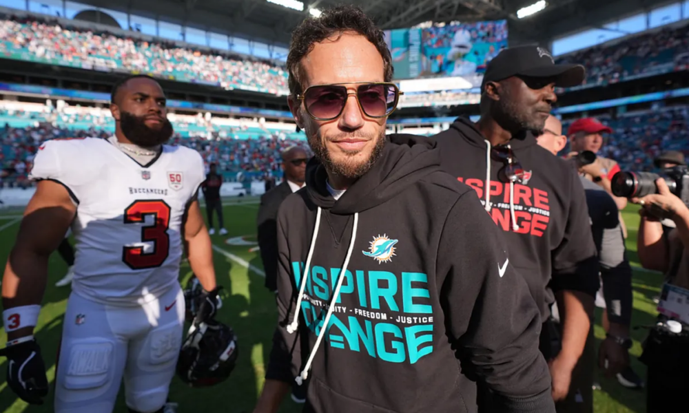 Mike McDaniel could leave the Dolphins and land with a team full of problems