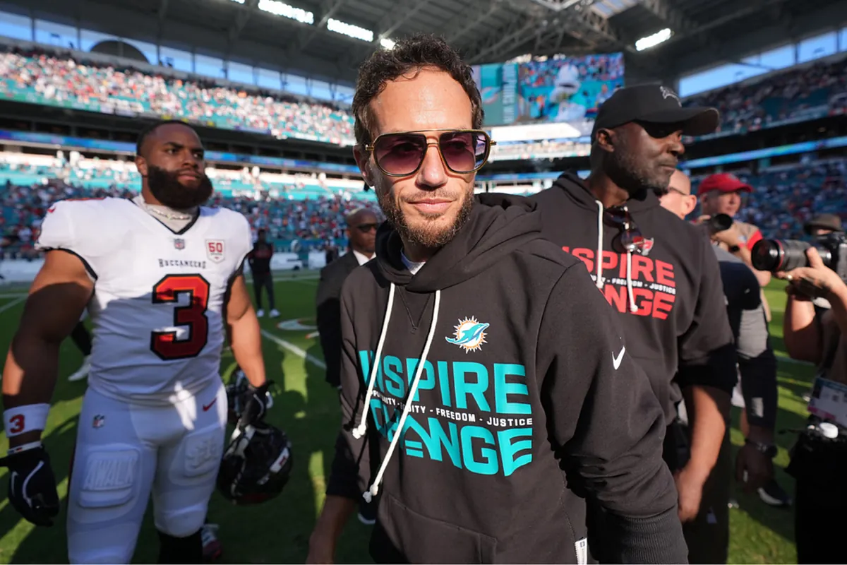 Mike McDaniel could leave the Dolphins and land with a team full of problems