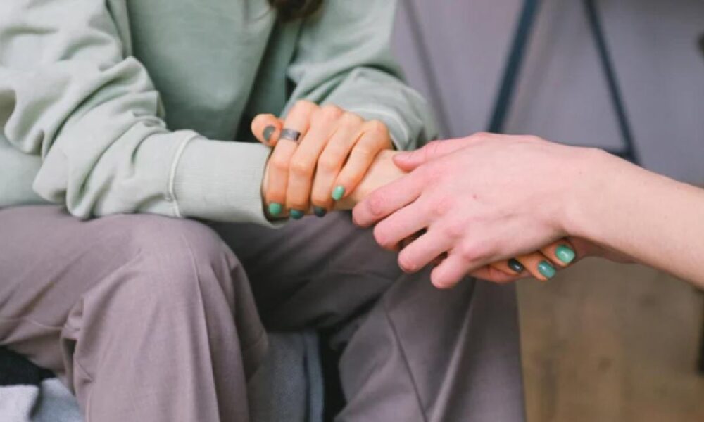 Free mental health and wellbeing support available at Christmas