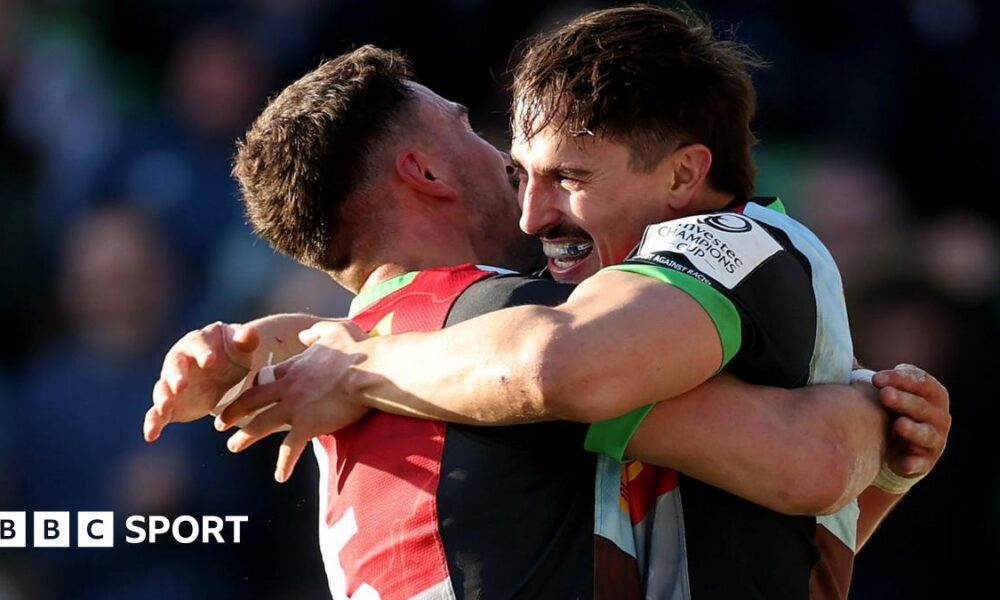 Harlequins celebrate Cadan Murley's first-half try