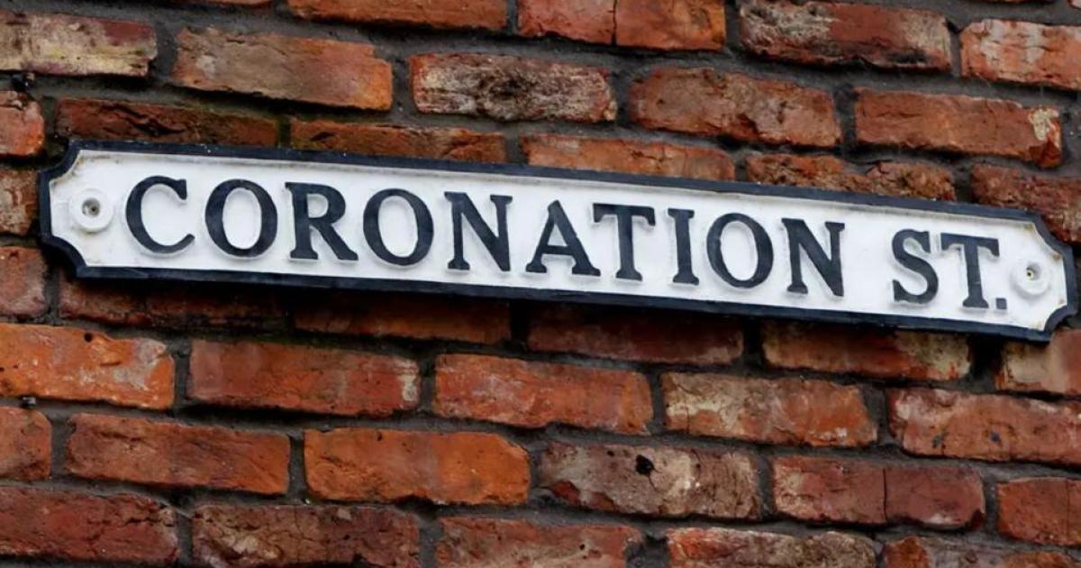 Coronation Street: Controlling and coercive behaviour signs
