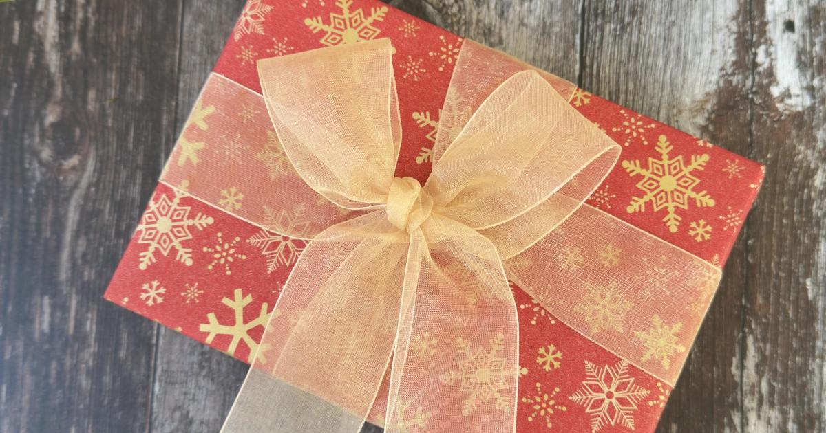 10 secret Christmas wrapping tips from a professional