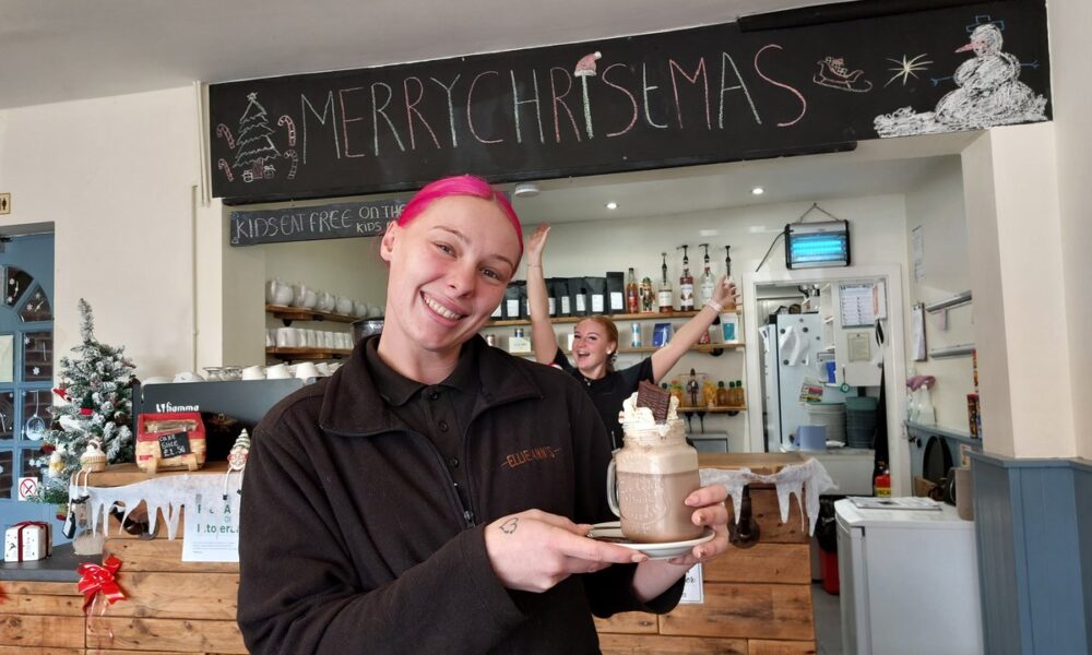 "Perfect treat for a cold December day" - I tried the After Eight Hot Chocolate at Ellie Ann's in Southsea