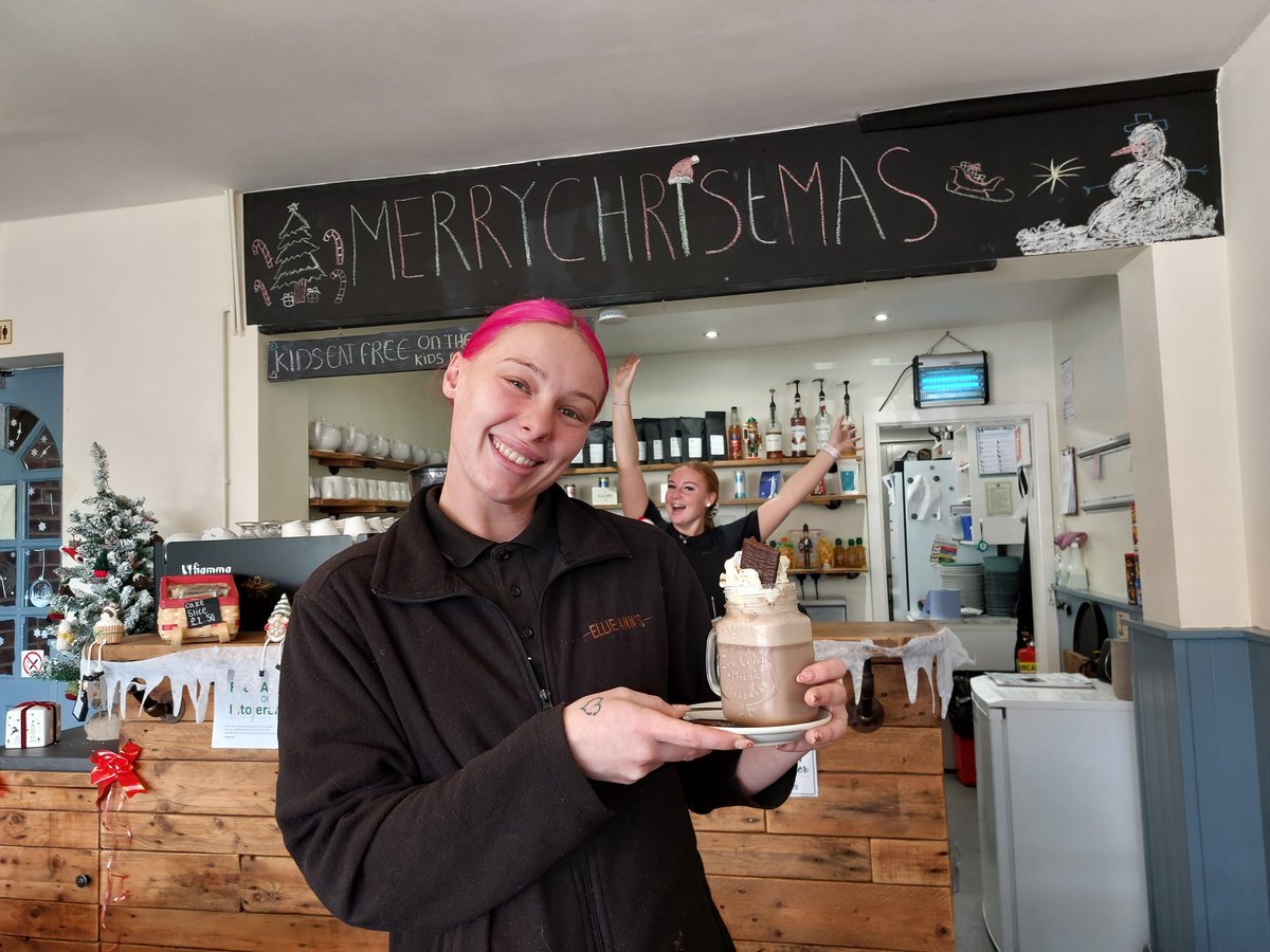 "Perfect treat for a cold December day" - I tried the After Eight Hot Chocolate at Ellie Ann's in Southsea