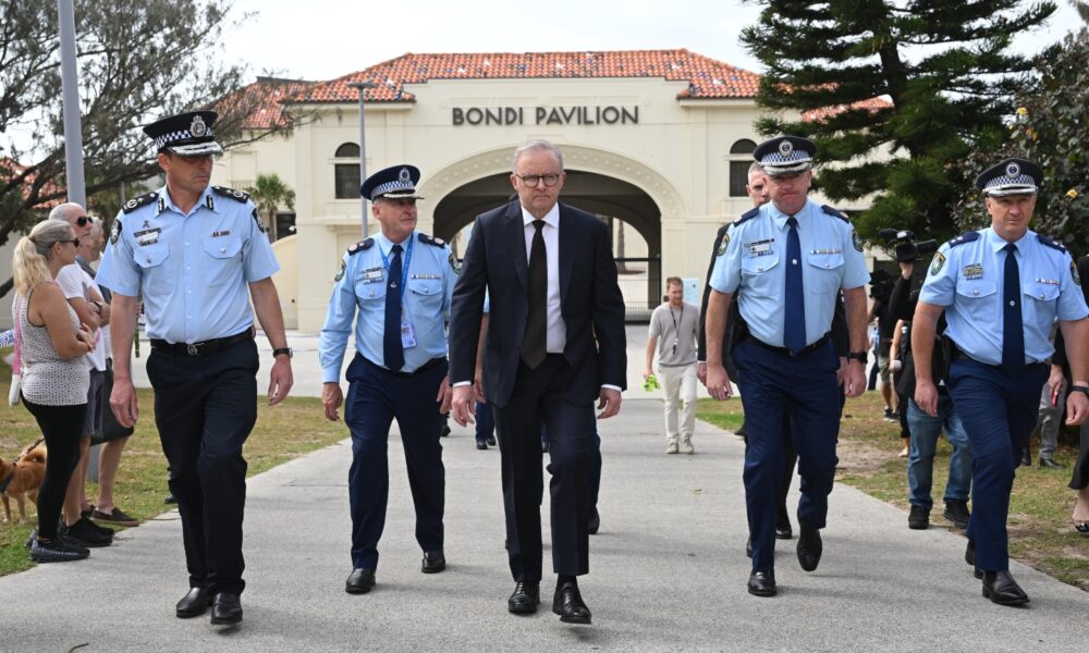 Emergency national cabinet called after Bondi shooting