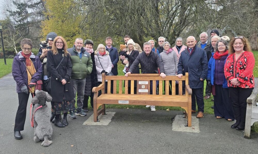Micky Hazard and Graham Roberts unveil mental health benches