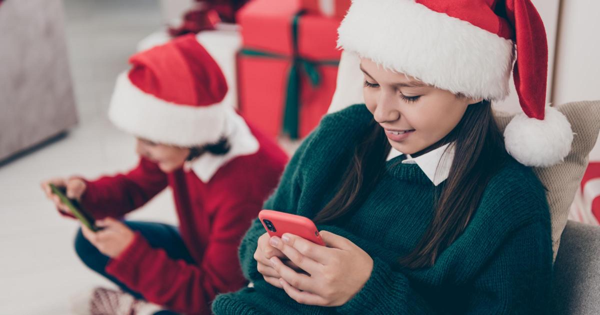 Mobile phones at the Christmas dinner table - yes or no?