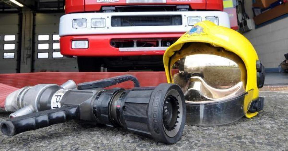 Leigh house fire sees family flee as firefighters extinguish blaze