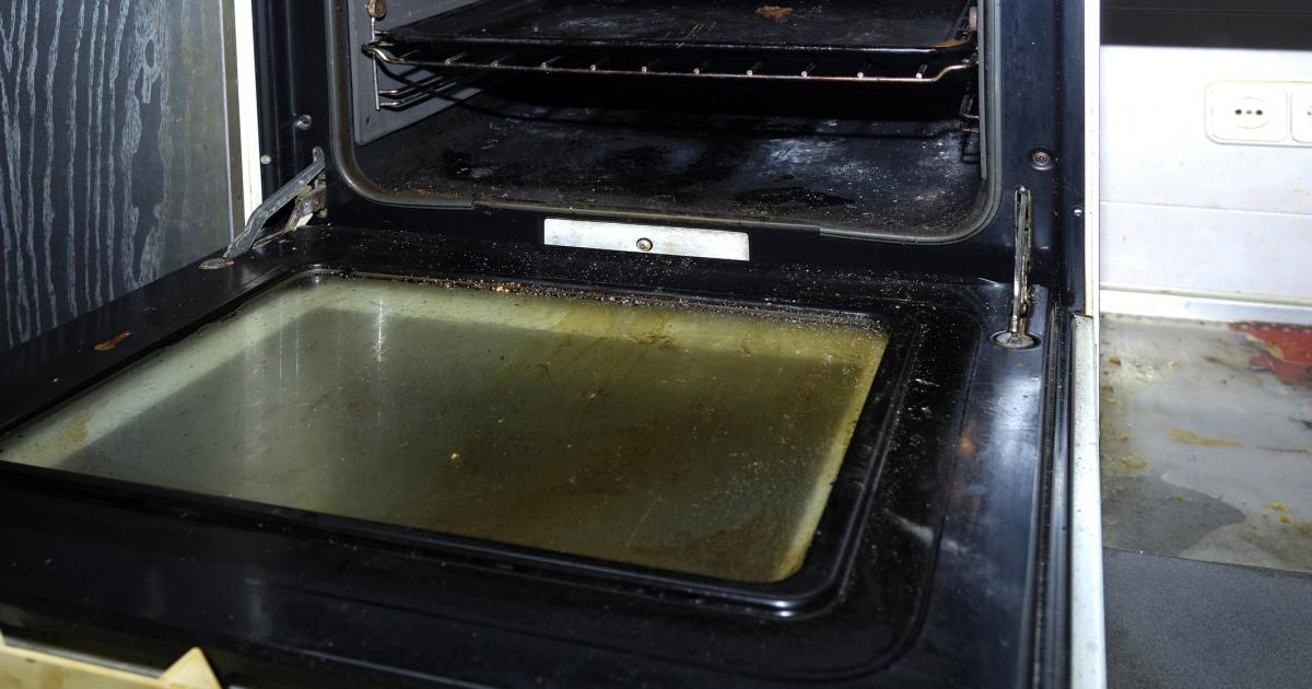 3 household items can help remove grease from oven