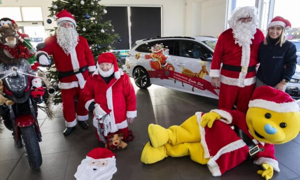 Simon Bailes supporting Boundary 500 Zoe's Place event