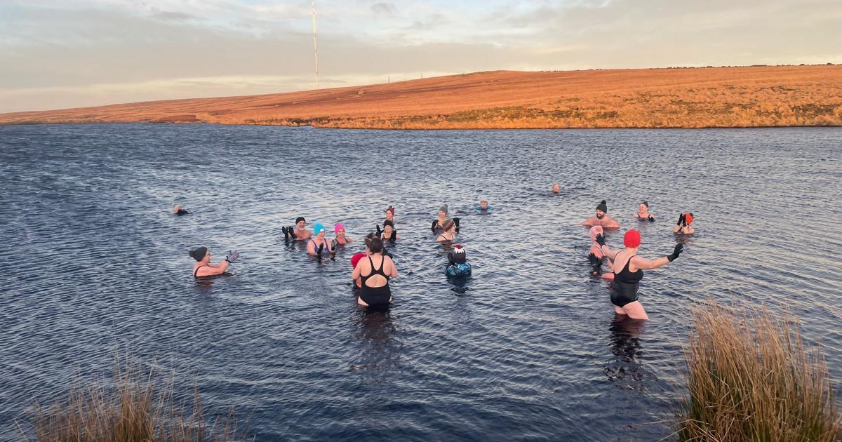Cold-water dip held in memory of Vicki and Dawn in Smithills