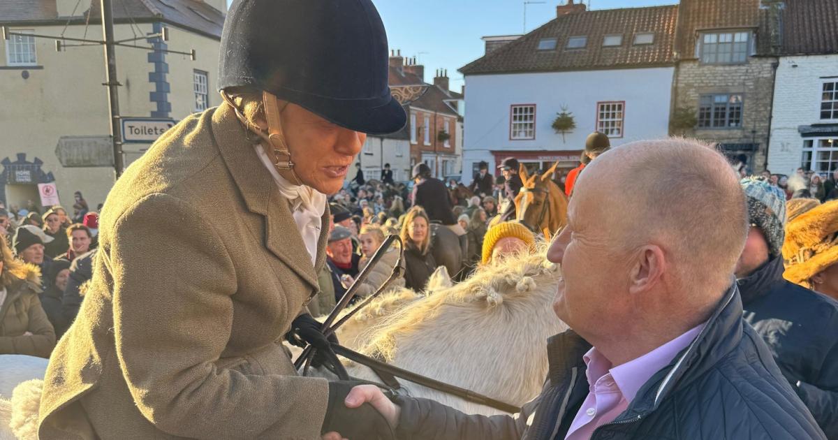 Kevin Hollingrake MP meets Sinnington Hunt on Boxing Day