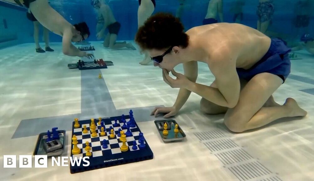 Underwater chess champions compete for world title