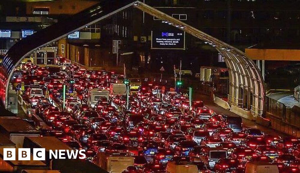 Port of Dover Christmas getaway delays due to IT issues in Calais