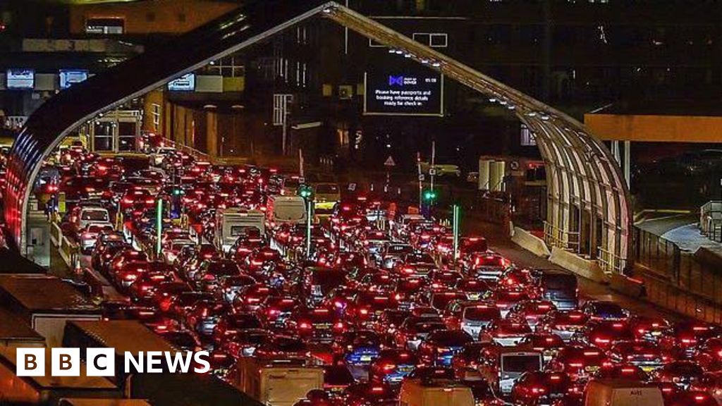 Port of Dover Christmas getaway delays due to IT issues in Calais
