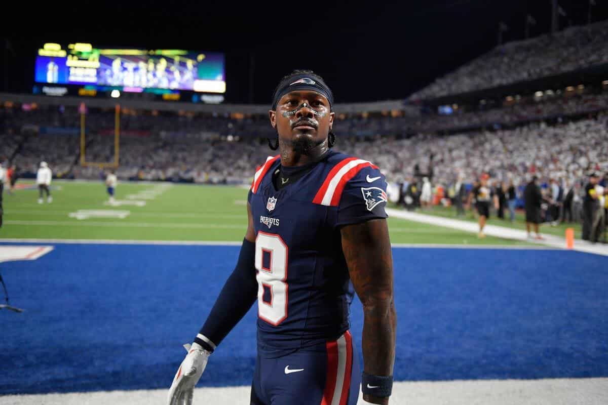 Patriots' Diggs facing assault charges ahead of play-offs