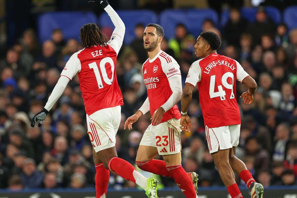 Gunners extend lead in fiery derby