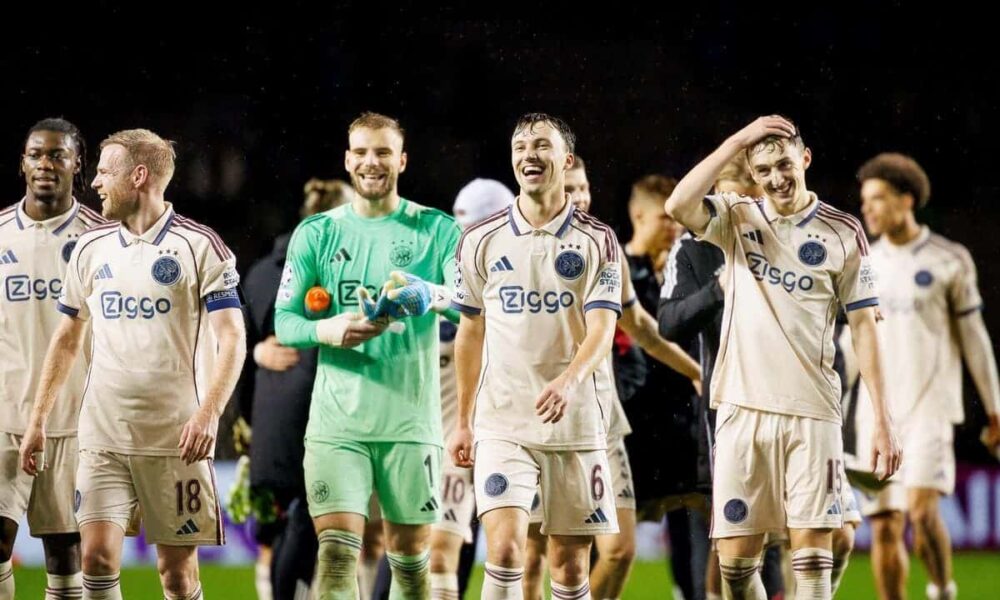 Napoli beaten by Benfica while Ajax have lift-off