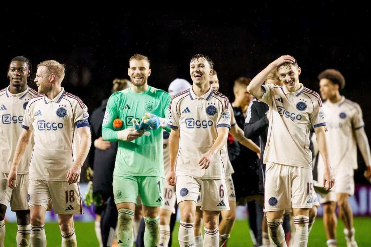 Napoli beaten by Benfica while Ajax have lift-off