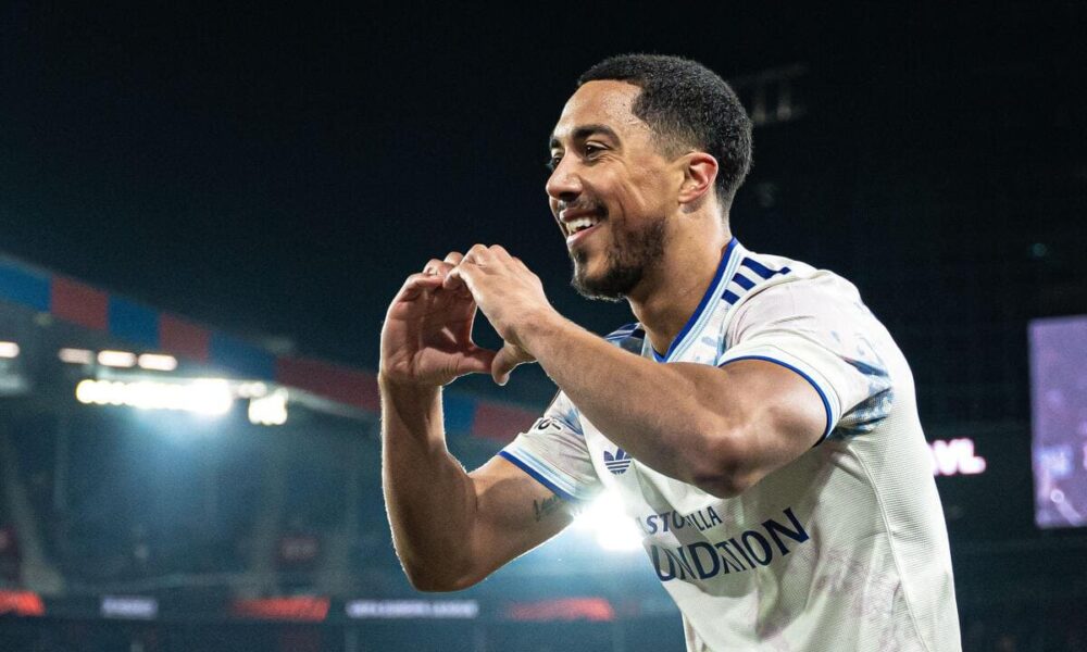 Emery's men through to knockouts