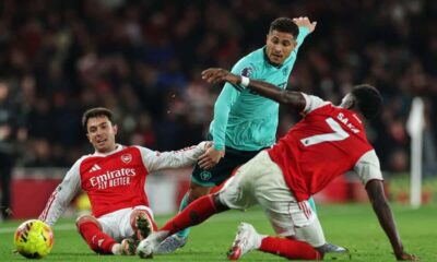 Premier League leaders held at half-time by spirited strugglers