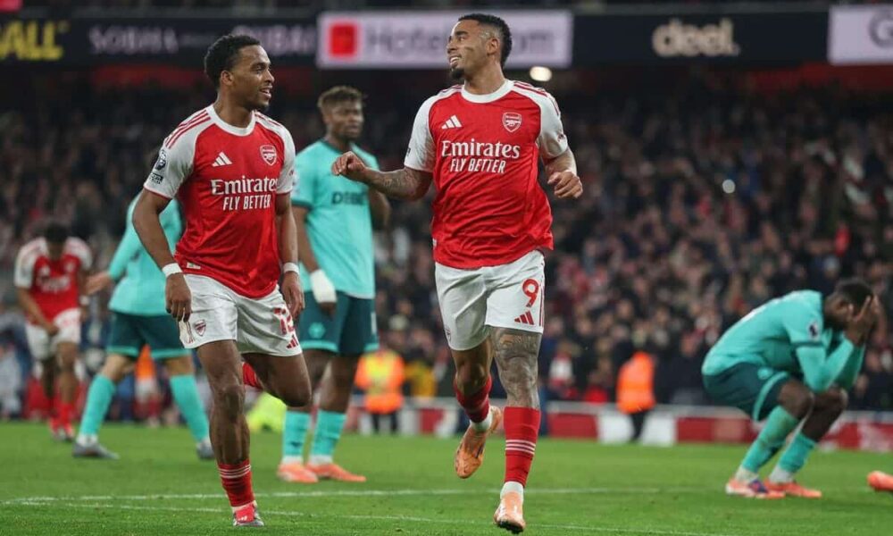 Stoppage-time winner extends Gunners lead at Premier League summit