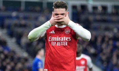 Gunners return to top of Premier League