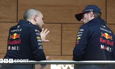 Gianpiero Lambiase (left) and Max Verstappen (right) talking