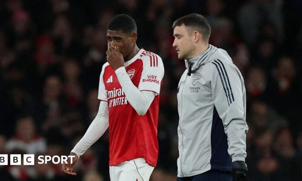 Arsenal defender Cristhian Mosquera comes off with an injury against Brentford