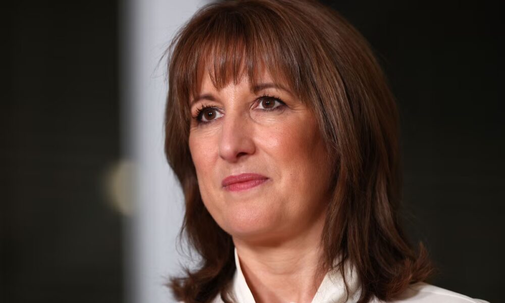 UK economic growth slows again in blow for Rachel Reeves