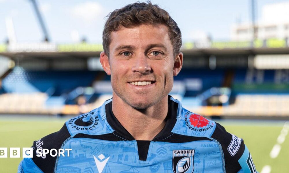 Leigh Halfpenny in Cardiff kit