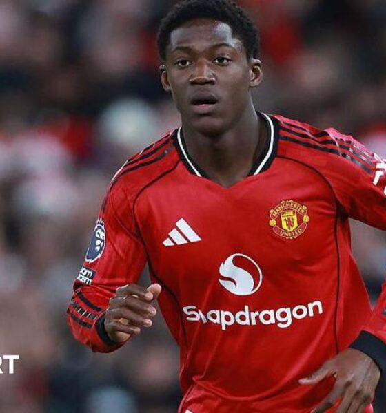 Manchester United midfielder Kobbie Mainoo