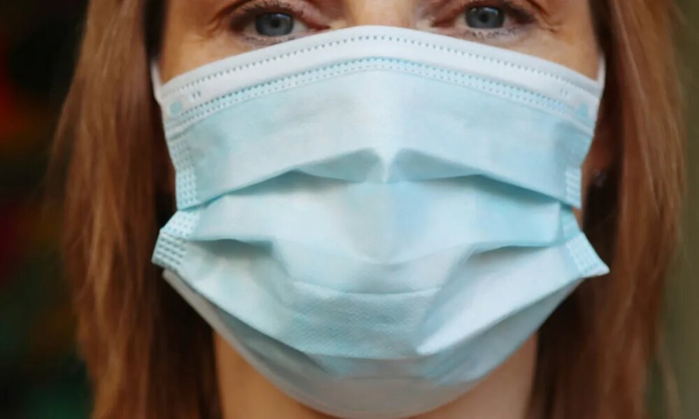 Should We Be Wearing Face Masks Again? Experts Say Yes