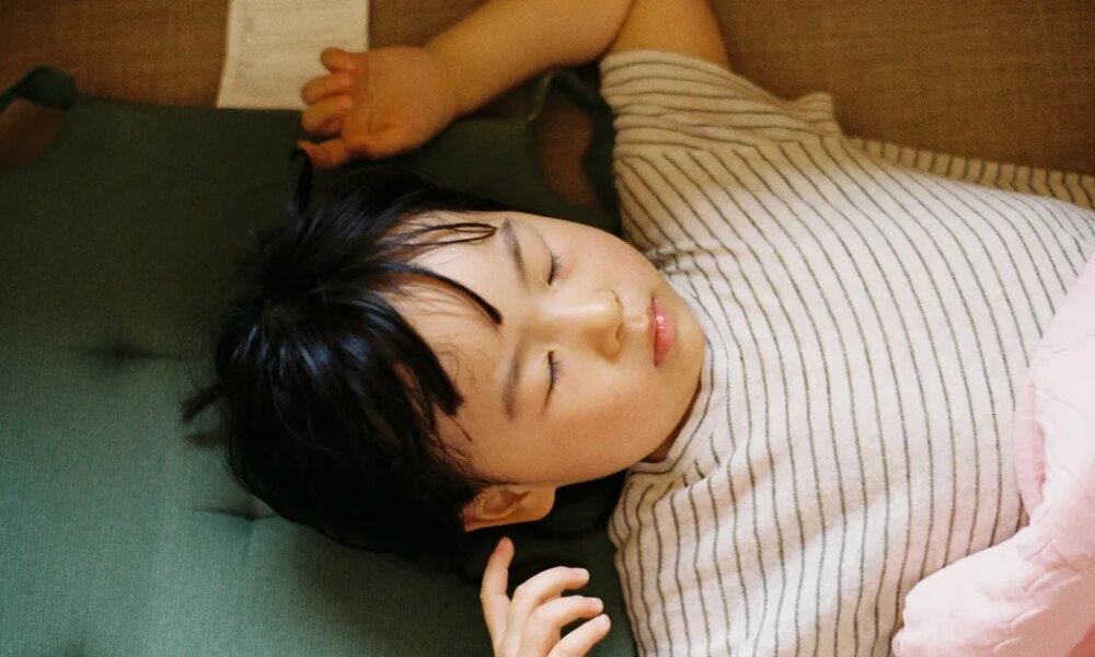 3 Tips To Help Kids Sleep On Christmas Eve